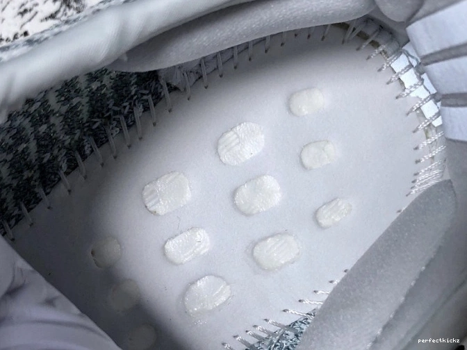 350 FW5317 Reflective Cloud Boost V2 White Yeezy Adidas 0817